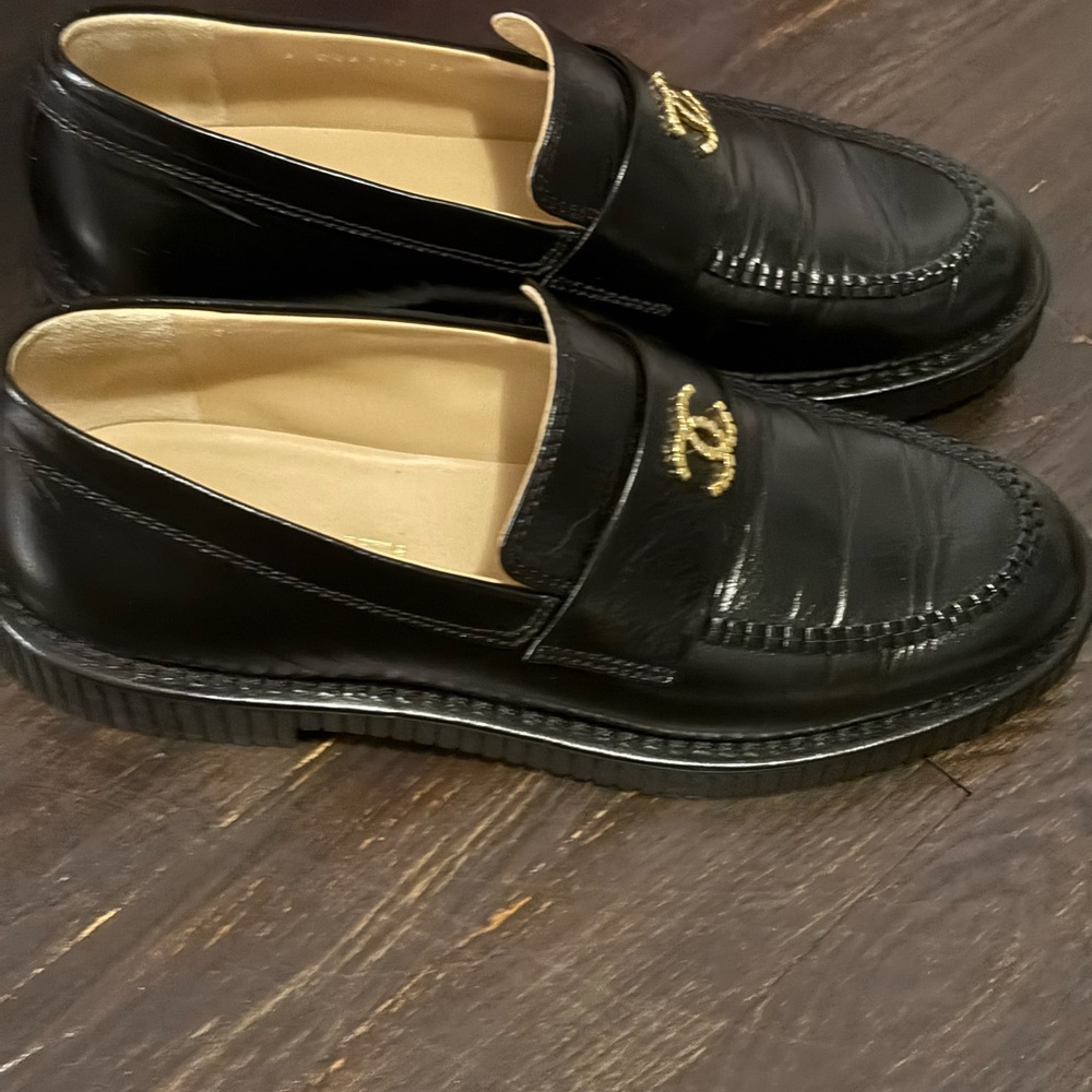 Chanel cruise 2024/2025 Shiny Crumpled Calfskin Black Moccasins - Picture 13 of 16